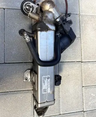 BMW 5 F10 F11 EGR valve cooler 7810751 123398A 76107510