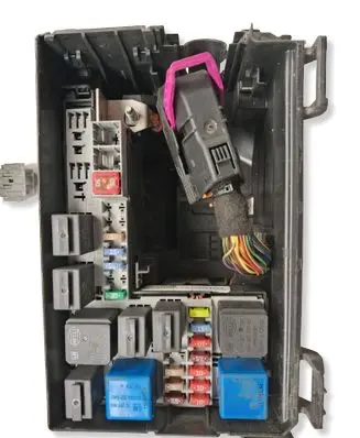 Opel Corsa D Fuse module 13246936