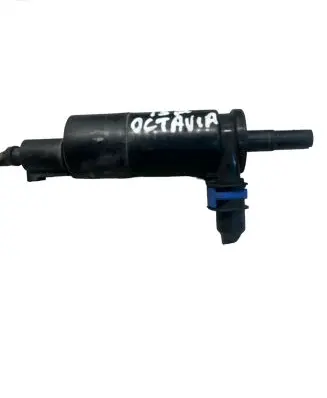 Skoda Octavia Mk2 (1Z) Headlight washer pump 3B7955681 2812