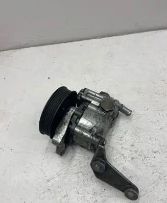 BMW 5 E60 E61 Power steering pump 32427557021