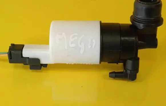 Renault Megane II Windscreen/windshield washer pump 8200295685