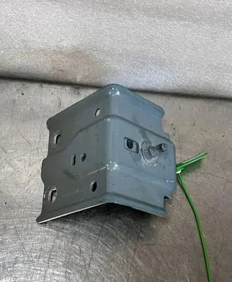 Renault Master III Fender mounting bracket 625M82800R
