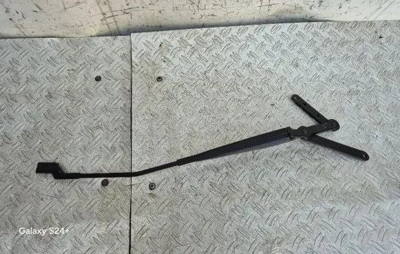 BMW 2 F45 Front wiper blade arm 7335971 61617335971