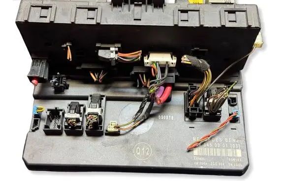 Mercedes-Benz Vito Viano W639 SAM control unit 6395450301