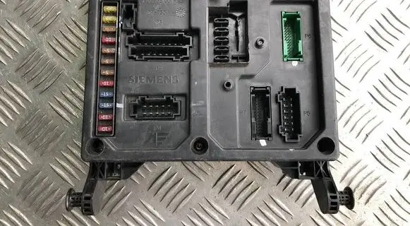 Volkswagen Sharan Fuse module 7M3962258R S110730200A 611379377