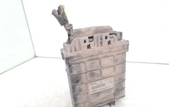 Volkswagen Golf III Engine control unit/module 028906021AF 0281001308