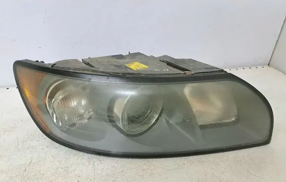 Volvo V50 Headlight/headlamp 30698886