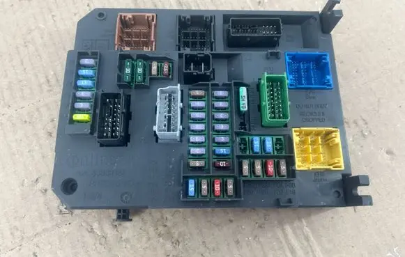 Citroen DS5 Fuse module 9664992380
