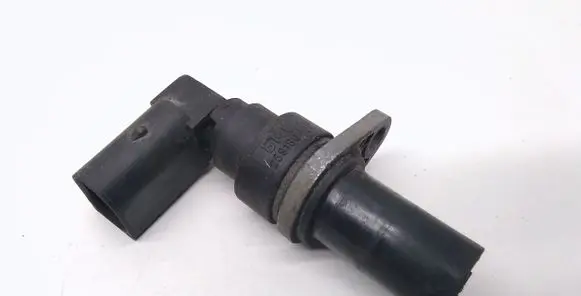 BMW 5 E39 Crankshaft position sensor 25916010 2247926 13622247926
