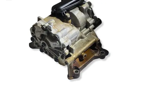 BMW 5 G30 G31 G38 Oil pump 7643046