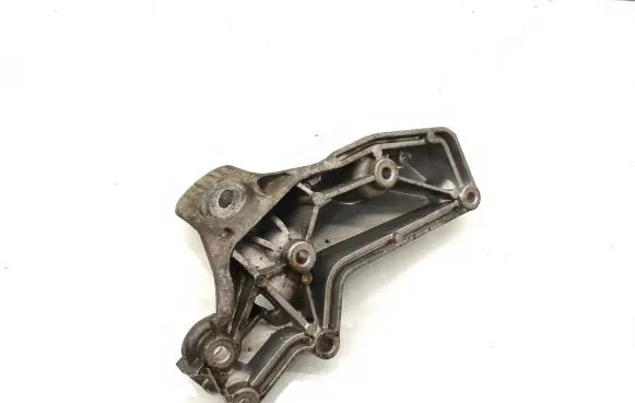 BMW 5 E60 E61 Engine mounting bracket 6763217