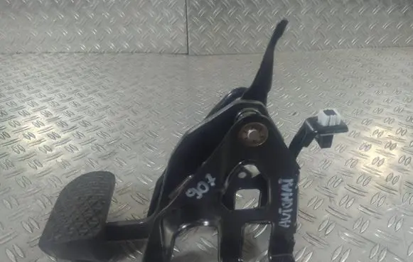 Mercedes-Benz Sprinter W907 W910 Brake pedal 