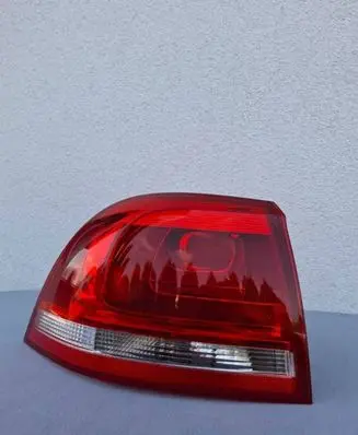 Volkswagen Touareg II Rear/tail lights 7P6945095F 90044761