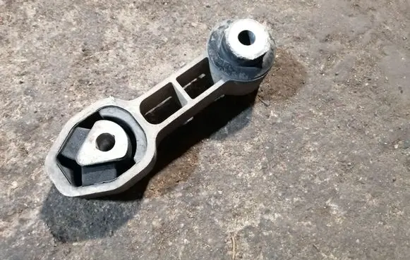 Engine mount bracket