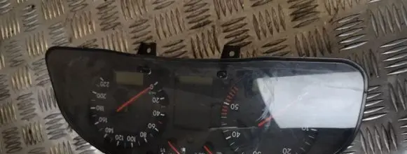 Volkswagen PASSAT B5 Speedometer (instrument cluster) 3b0919861k