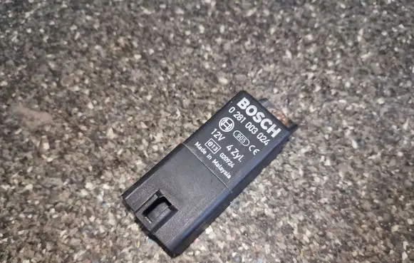 Iveco Daily 45 - 49.10 Glow plug pre-heat relay 0281003024