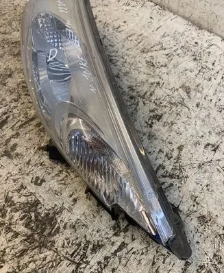 Nissan Juke I F15 Headlight/headlamp