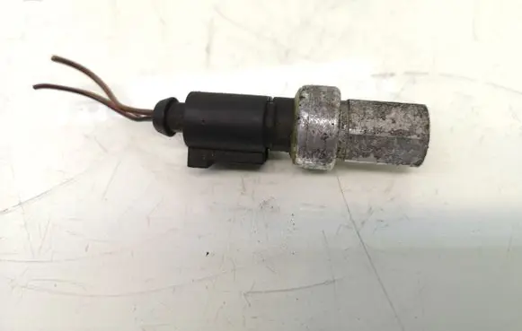Volkswagen PASSAT B6 Air conditioning (A/C) pressure sensor 1J0959126