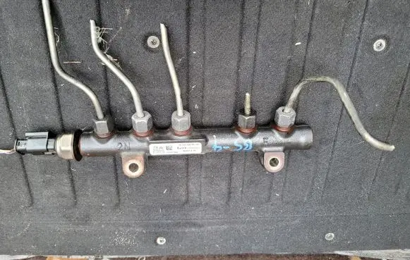 Citroen DS4 Fuel main line pipe