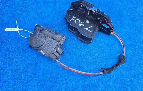 BMW 6 F06 Gran coupe Front door lock 7276319