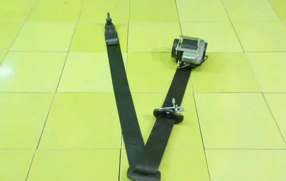 Ford Focus Front seatbelt BM5161295AEW XP213