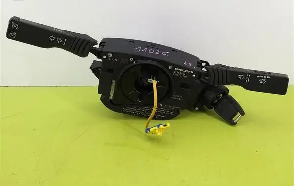 Opel Vectra C Indicator stalk 13112784XR