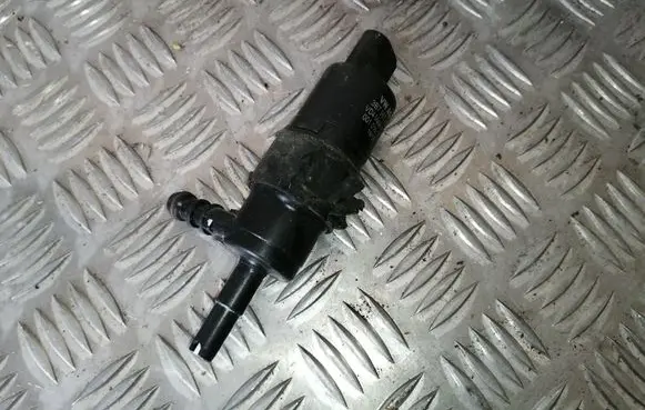 Volkswagen PASSAT B6 Headlight washer pump 3B7955681