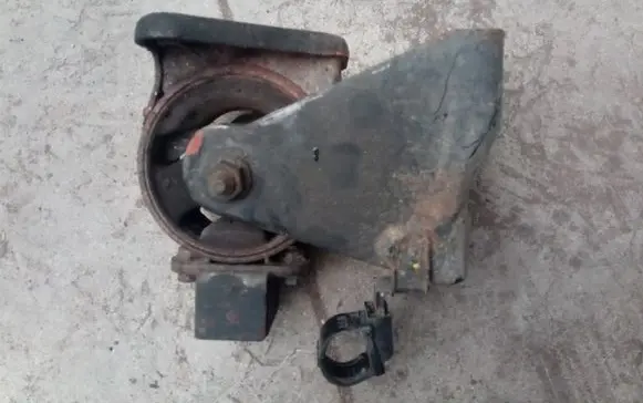 Hyundai Santa Fe Engine mount bracket 11063027