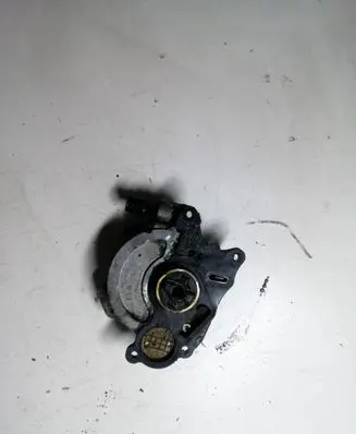 Volkswagen Golf VI Vacuum pump 03L145207 03L100D