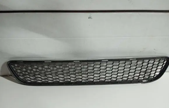 Toyota Venza Front bumper lower grill 531120T010