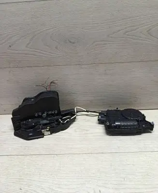 BMW X5 E70 Front door lock A053702