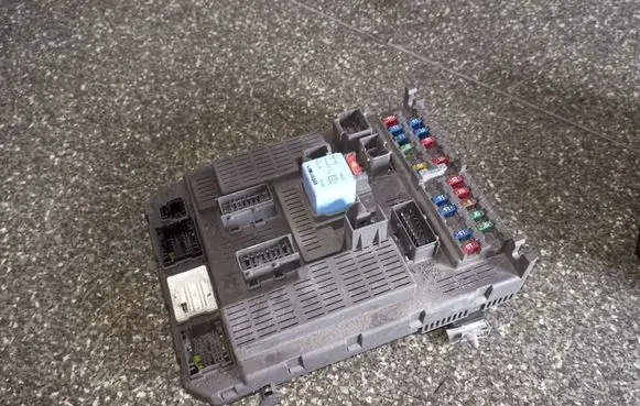 Citroen C5 Fuse module 9644460280