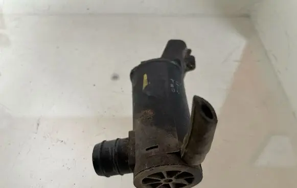 Toyota Avensis Verso Windscreen/windshield washer pump 