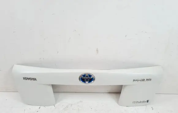 Toyota Prius (XW50) Trunk door license plate light bar 