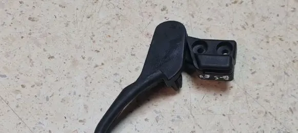 Volkswagen PASSAT B5 Engine bonnet (hood) release handle 3B1823533