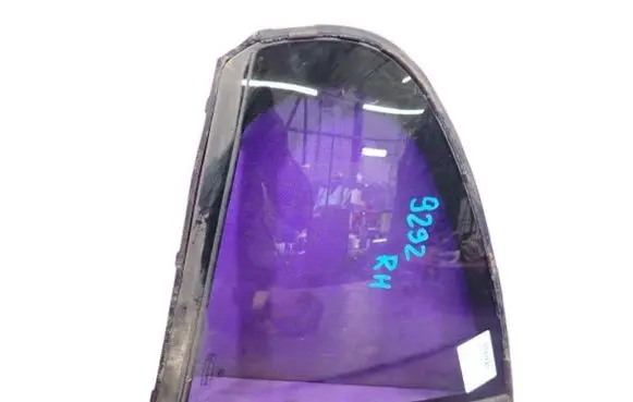 BMW 5 E39 Front door window glass four-door 