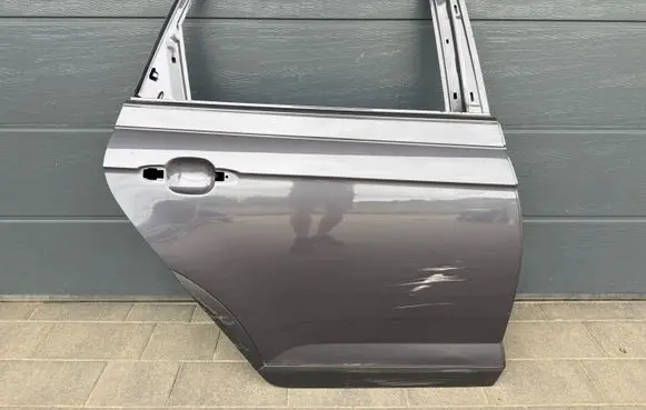 Volkswagen Taigo Rear door