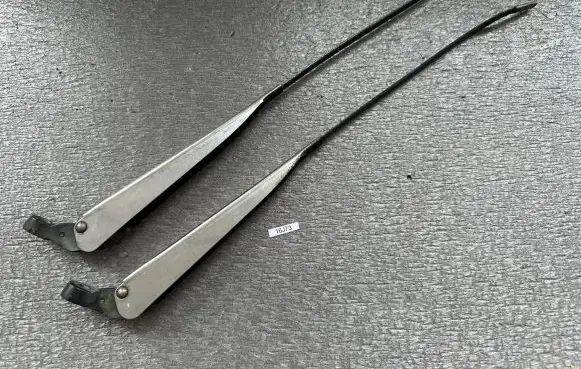 Nissan Patrol 160 Front wiper blade arm 28880C6060