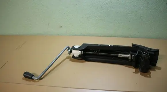 Audi A3 S3 8P Lift Jack 1K0011031C