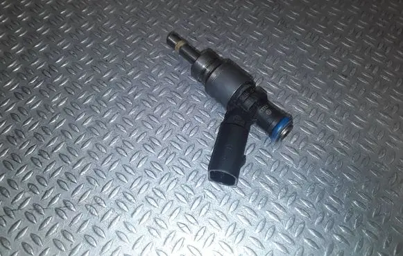 Audi A6 S6 C6 4F Fuel injector 06E906036C