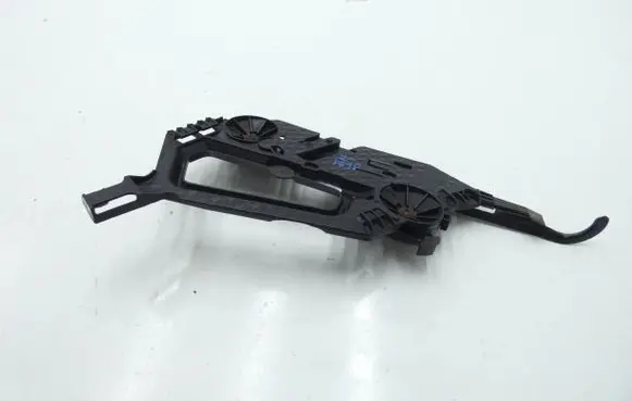 Skoda Octavia Mk2 (1Z) Headlight/headlamp mounting bracket 1Z0941339