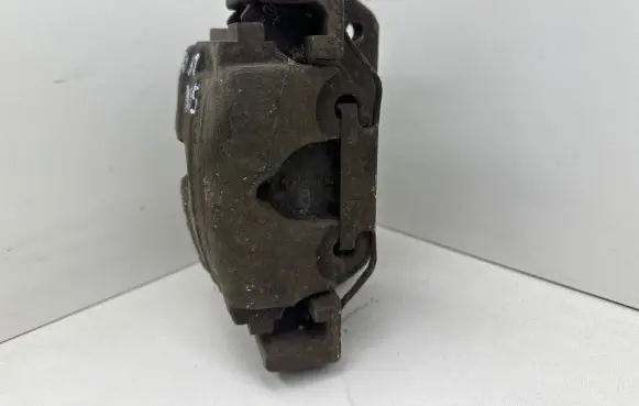 BMW X3 E83 Front brake caliper 5725