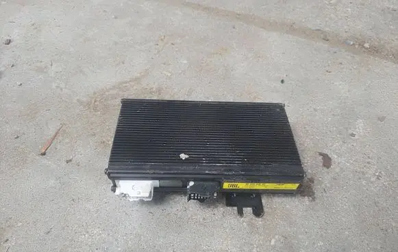 Citroen C5 Sound amplifier 9653383680