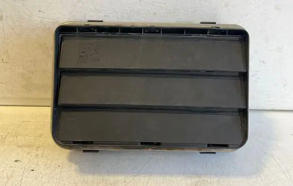 BMW X6 F16 Quarter panel pressure vent 9122453