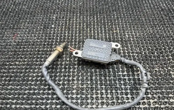 Mercedes-Benz E W212 Lambda probe sensor A0009057108