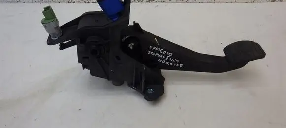 Dacia Sandero II Clutch pedal 465038135R