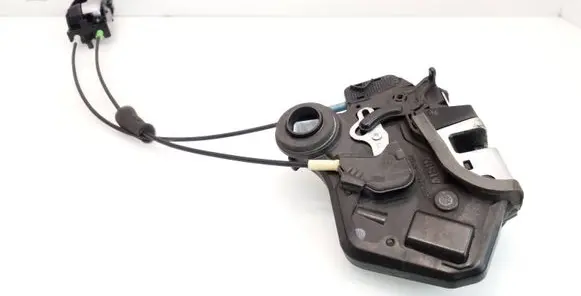 Suzuki Grand Vitara II Rear door lock 51117135