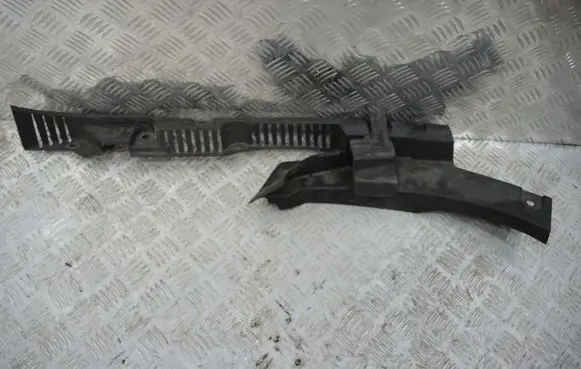 Volvo XC60 Fender mounting bracket 32216109