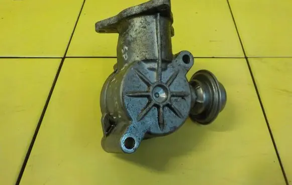 Mercedes-Benz C W204 Fuel injection high pressure pump A2710702201