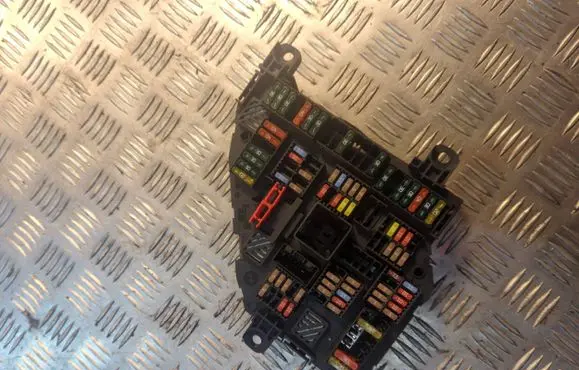 BMW 5 F10 F11 Fuse module 9264923 05931158 417033452